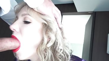 Русская секретарша сосет гигантский хуй босса